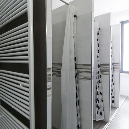 Antica Campione Rooms & Hostel カンピョーネ・デル・ガルダ エクステリア 写真