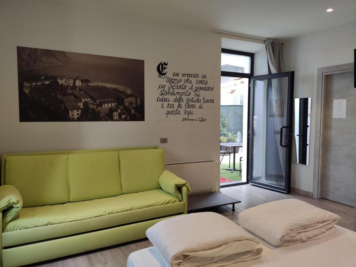 Antica Campione Rooms & Hostel カンピョーネ・デル・ガルダ エクステリア 写真