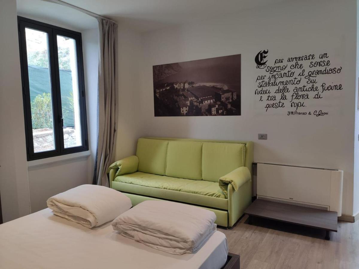 Antica Campione Rooms & Hostel カンピョーネ・デル・ガルダ エクステリア 写真